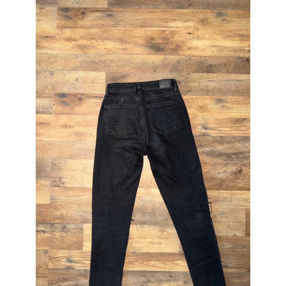 American Eagle women’s STRIGID distressed mom black denim jeans - Picture 4 of 16